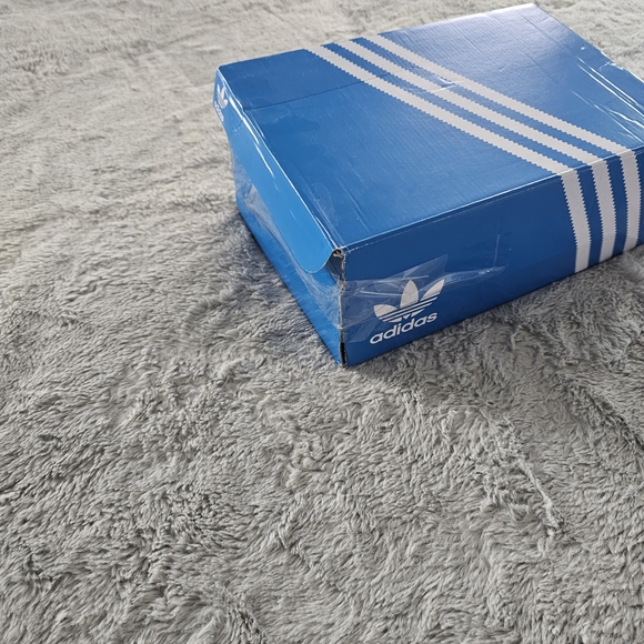 Adidas Kids White and Blue Sneakers - Picture 9 of 10